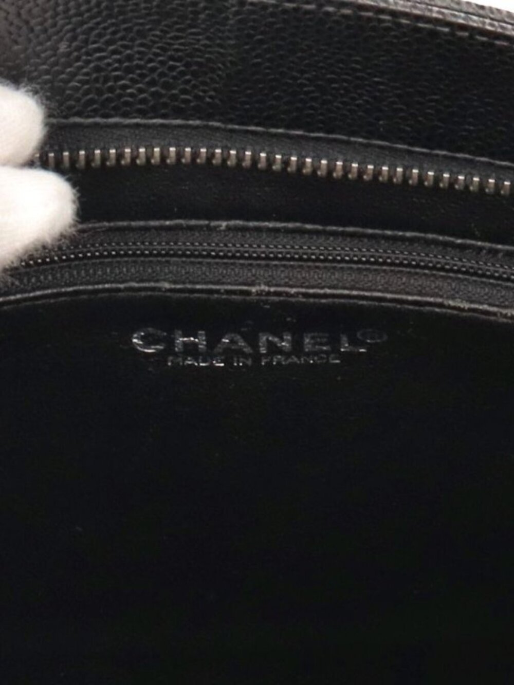 Chanel Medallion Tote Caviar Leather Handbag Black - Picture 7 of 9
